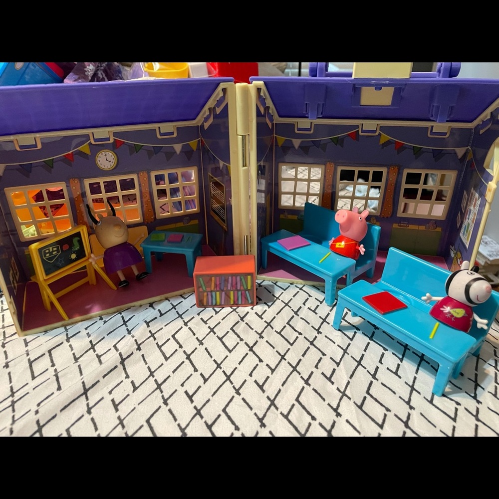 Peppa pig school house